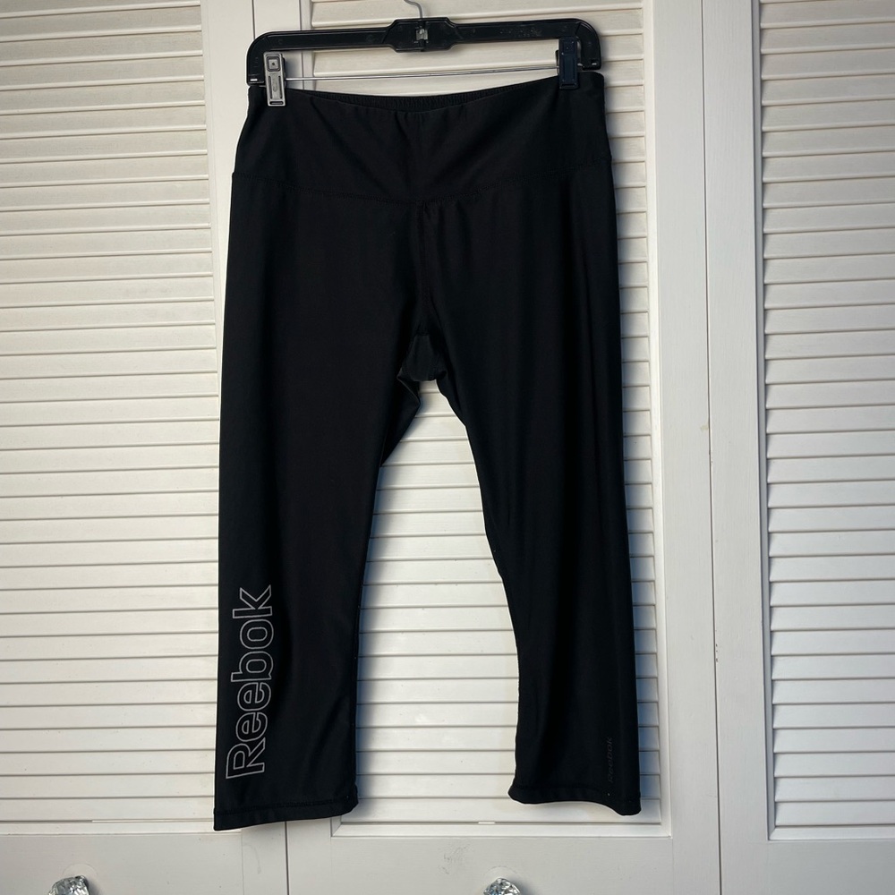 809. Reebok Woman’s Athleisure Workout Capri Leggings Streetwear